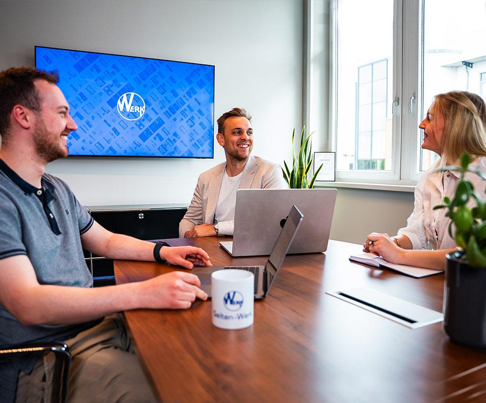 Lorenz-team-office-sitting-img